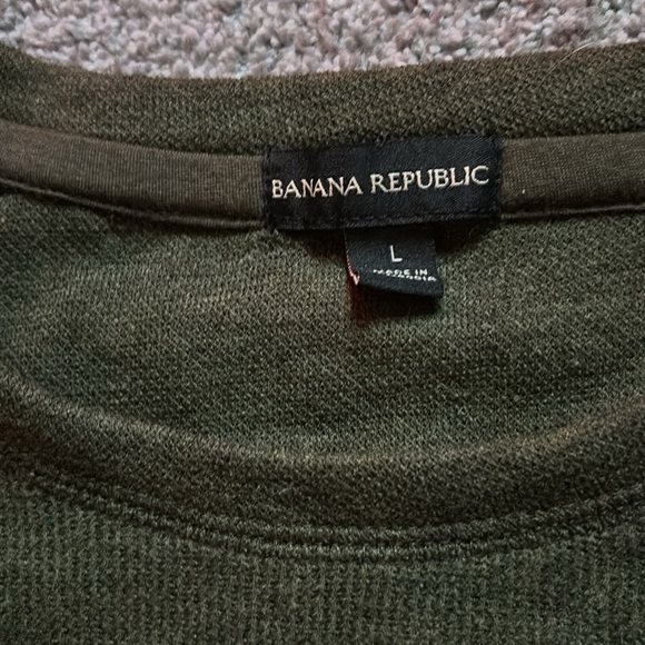Large dark green Banana Republic Crewneck - Picture 2 of 3